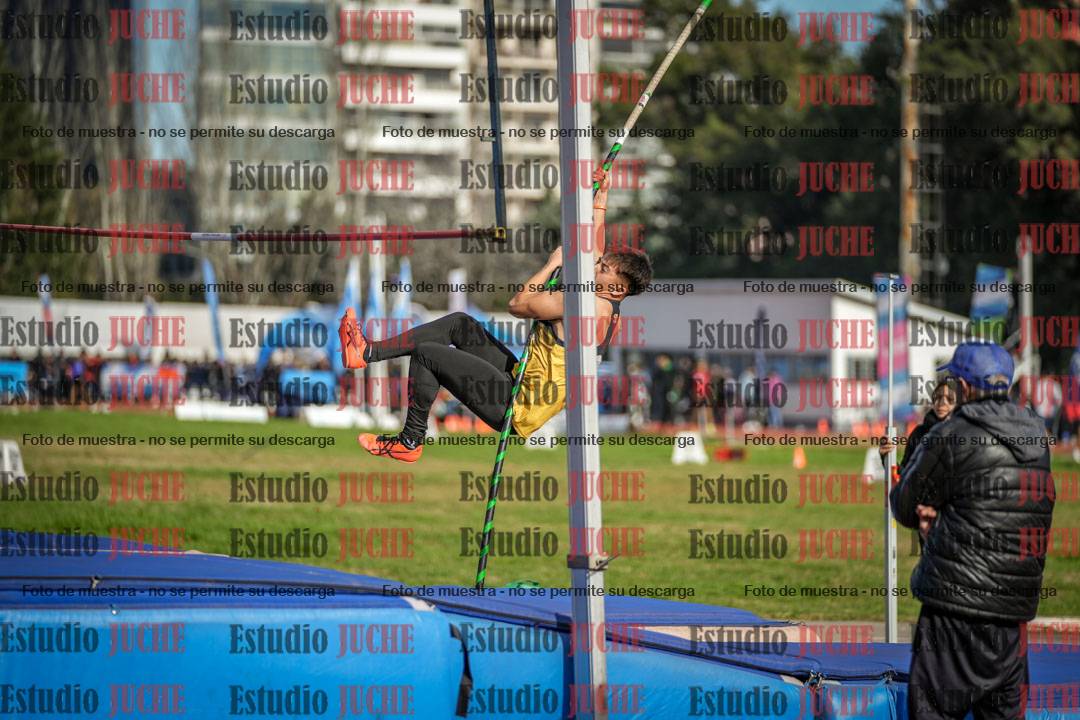 Fotos del salto con garrocha de varones - decatlón 8