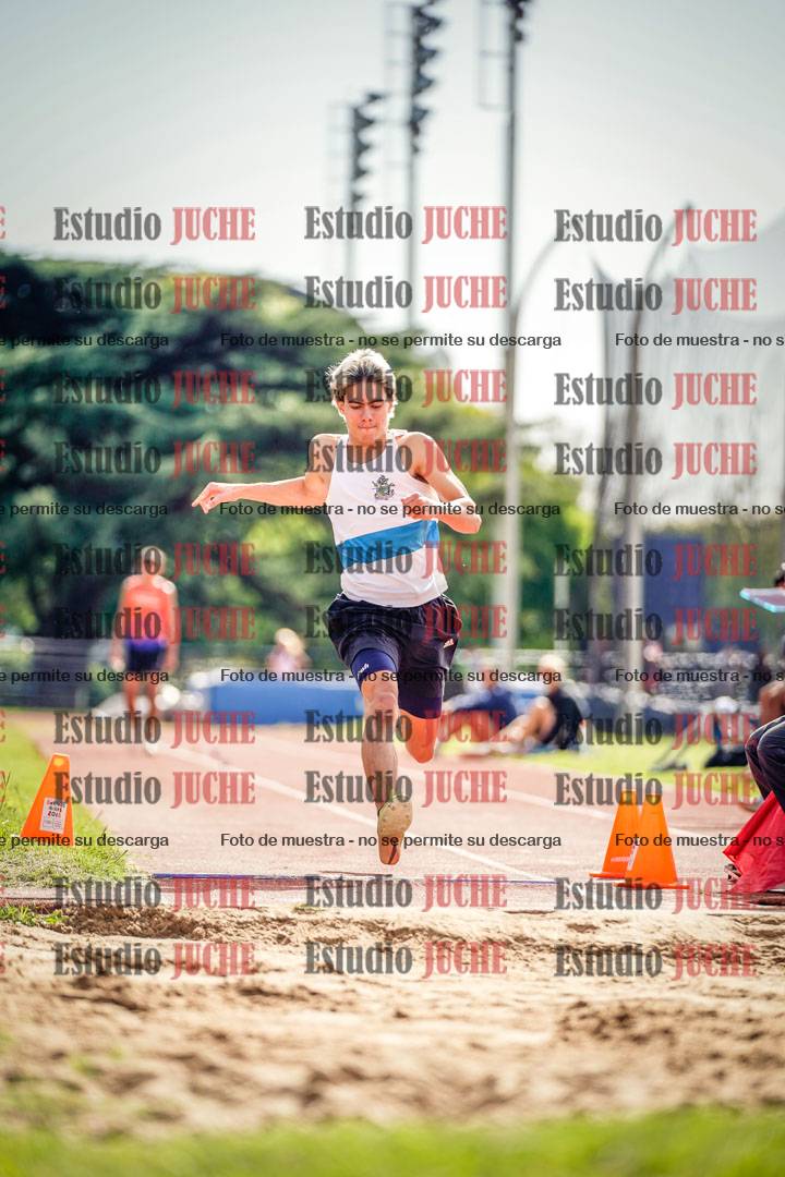 Fotos del salto en largo de varones
