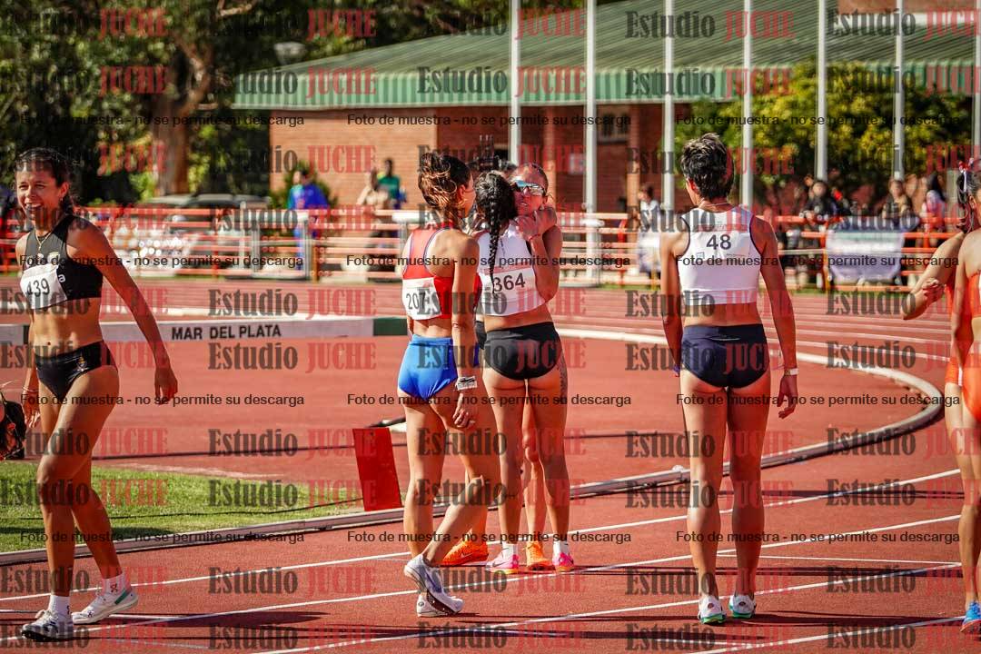 Fotos de algunos extras y podios del día 1
