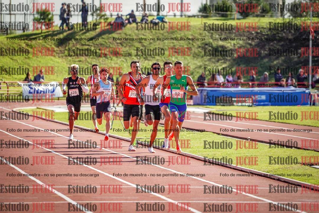 Fotos de los 800 m llanos de varones