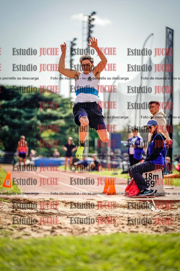 Fotos del salto en largo de varones