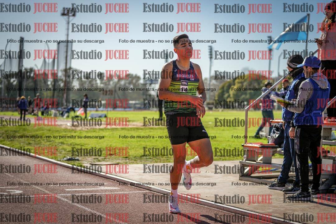 Fotos de los 800 m llanos de varones