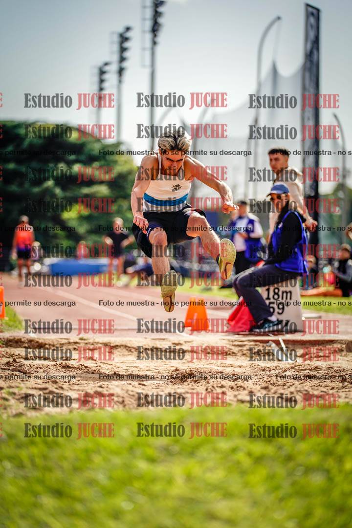 Fotos del salto en largo de varones