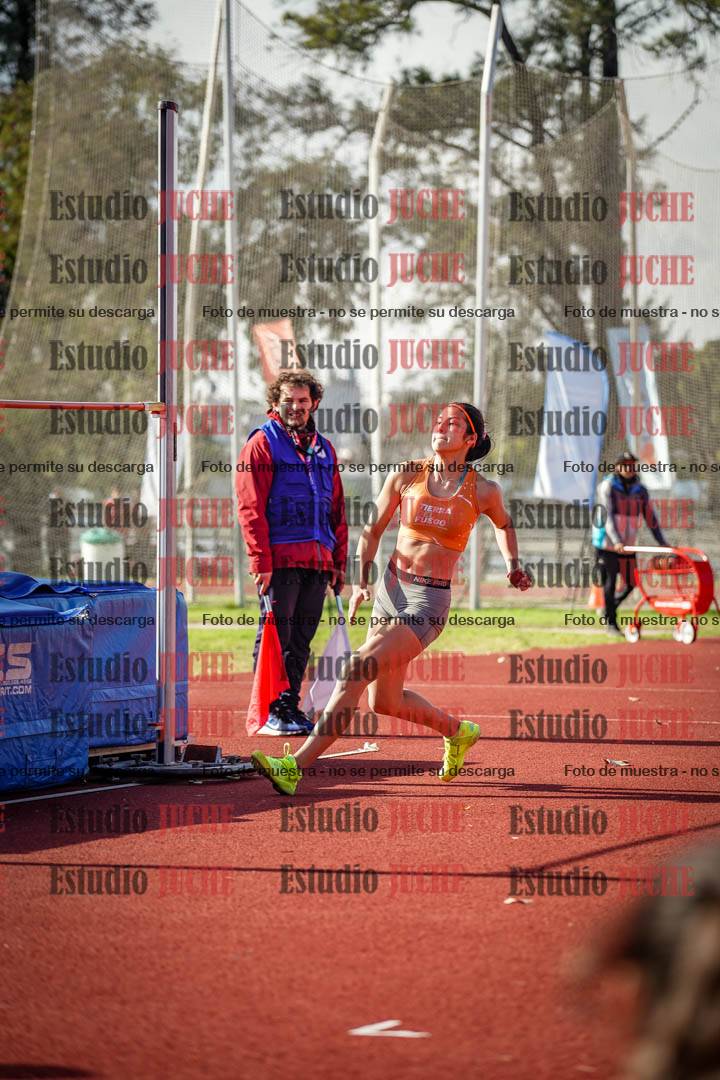 Fotos del salto en alto de mujeres