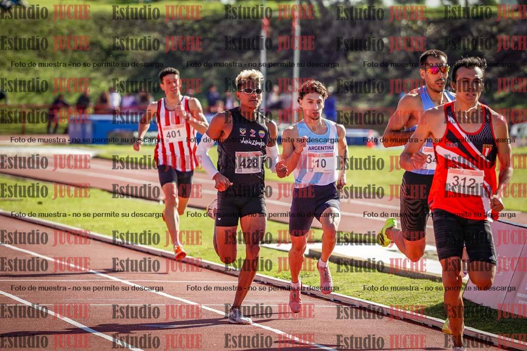 Fotos de los 800 m llanos de varones