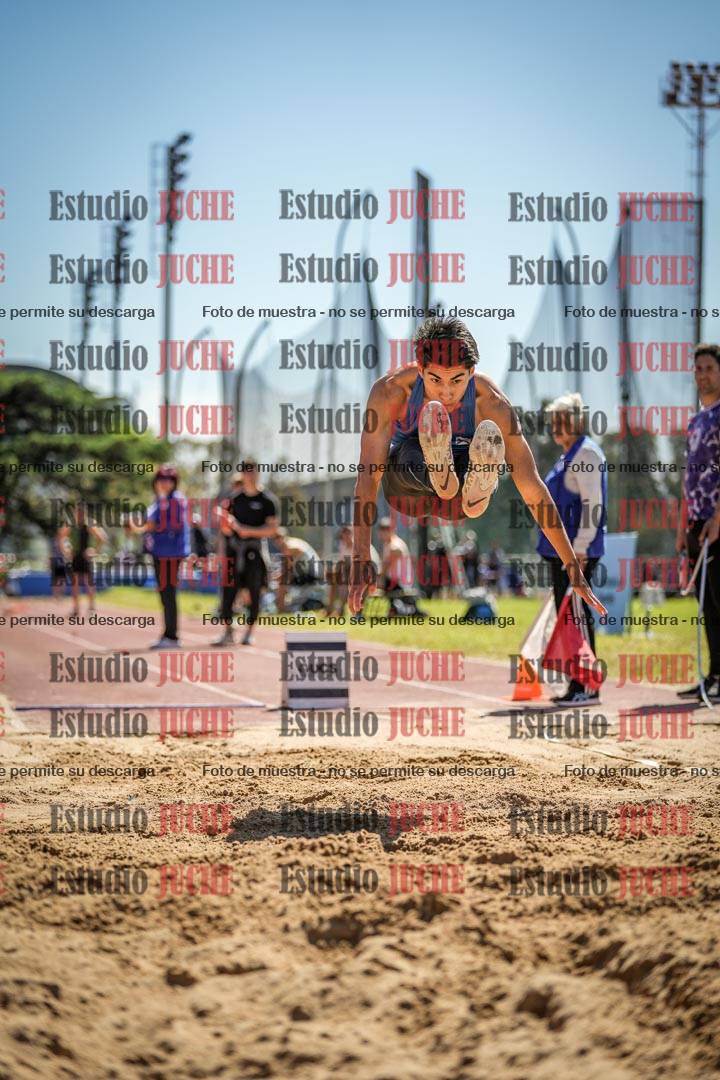 Fotos del salto en largo de varones