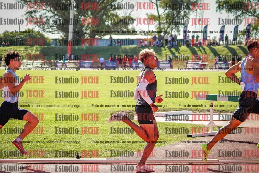 Fotos de los 800 m llanos de varones