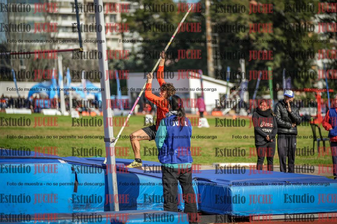 Fotos del salto con garrocha de varones - decatlón 8