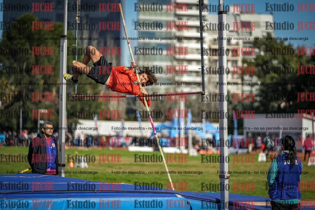 Fotos del salto con garrocha de varones - decatlón 8