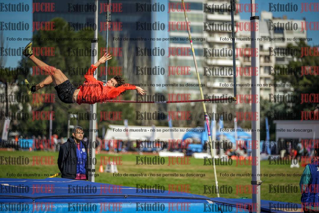 Fotos del salto con garrocha de varones - decatlón 8