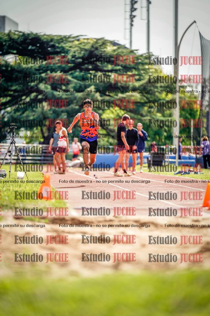 Fotos del salto en largo de varones