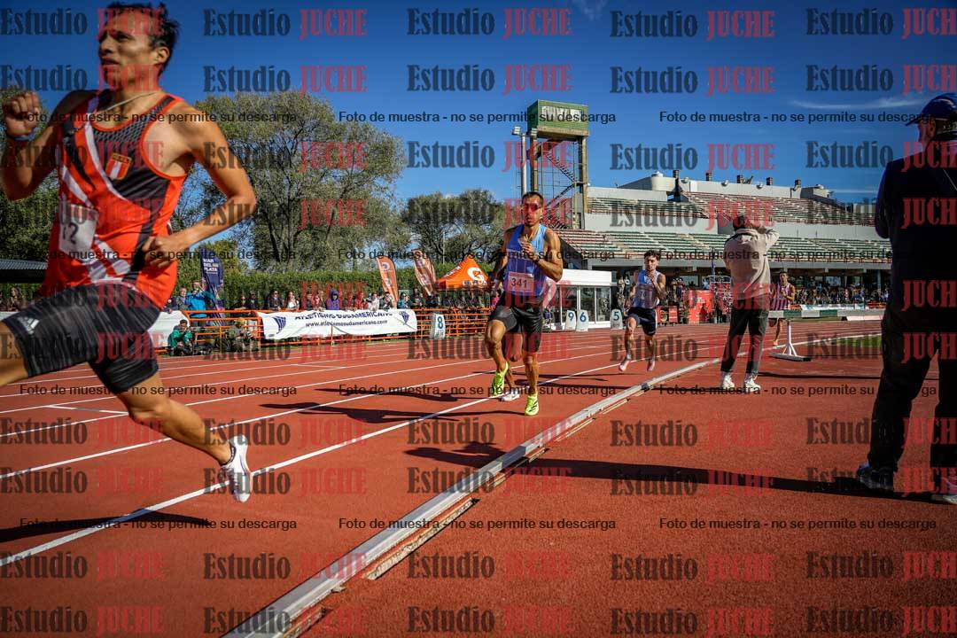Fotos de los 800 m llanos de varones