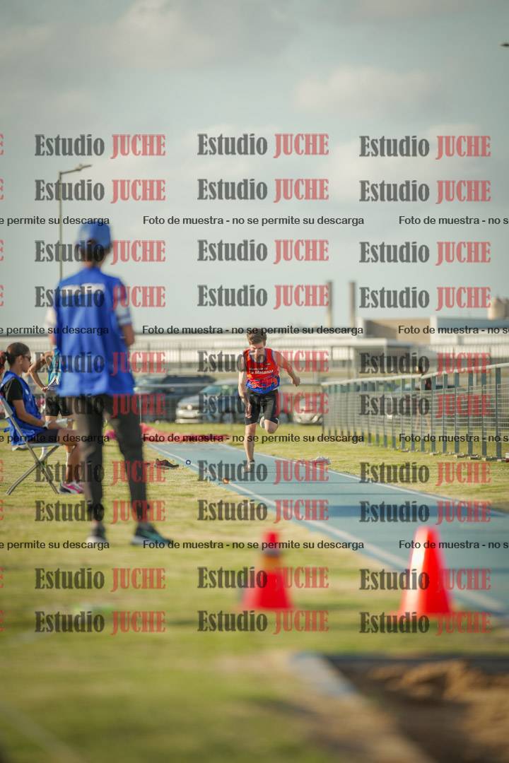 Fotos del salto en largo de varones