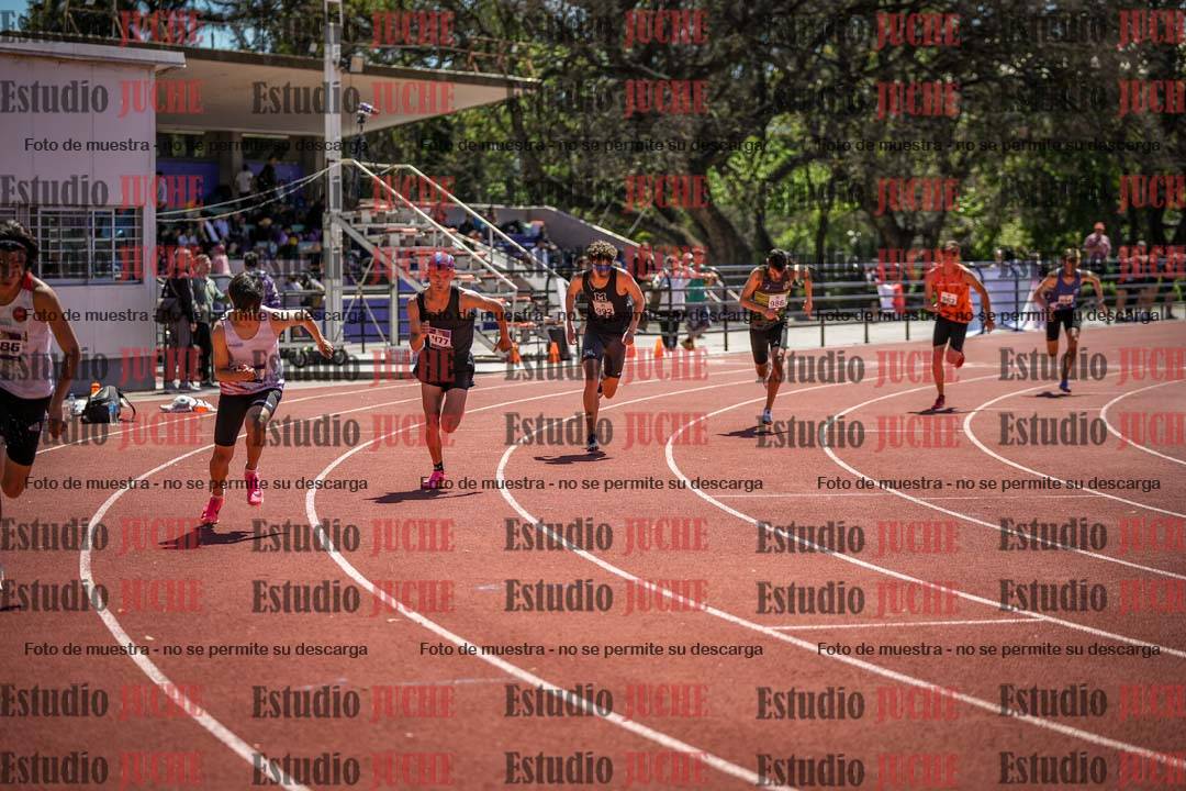 Fotos de los 800 m llanos de varones