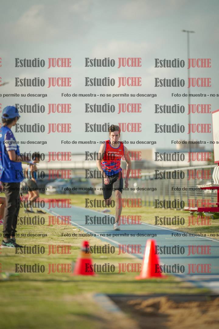 Fotos del salto en largo de varones