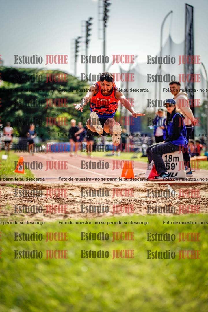 Fotos del salto en largo de varones