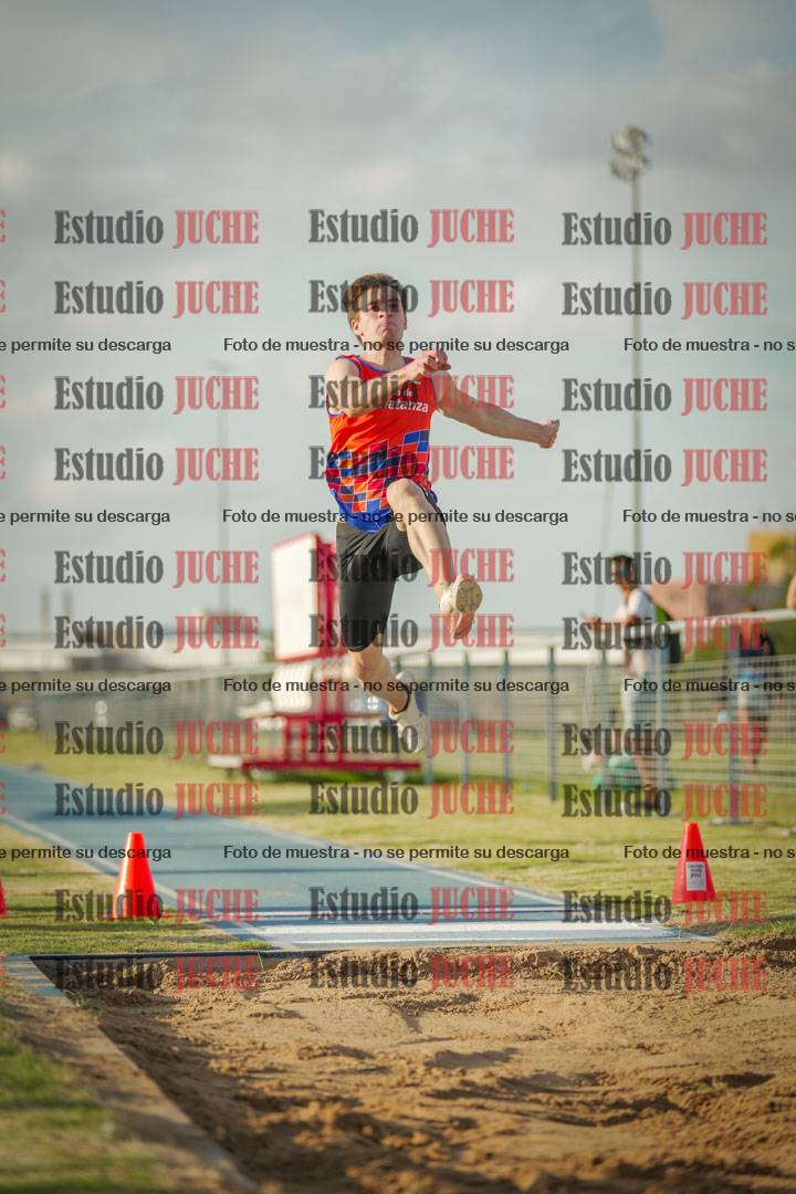 Fotos del salto en largo de varones