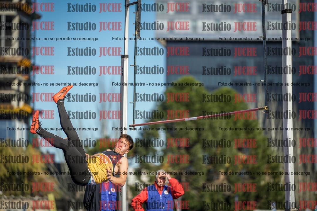 Fotos del salto con garrocha de varones - decatlón 8