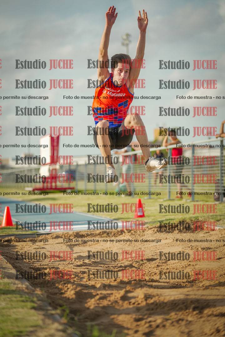 Fotos del salto en largo de varones