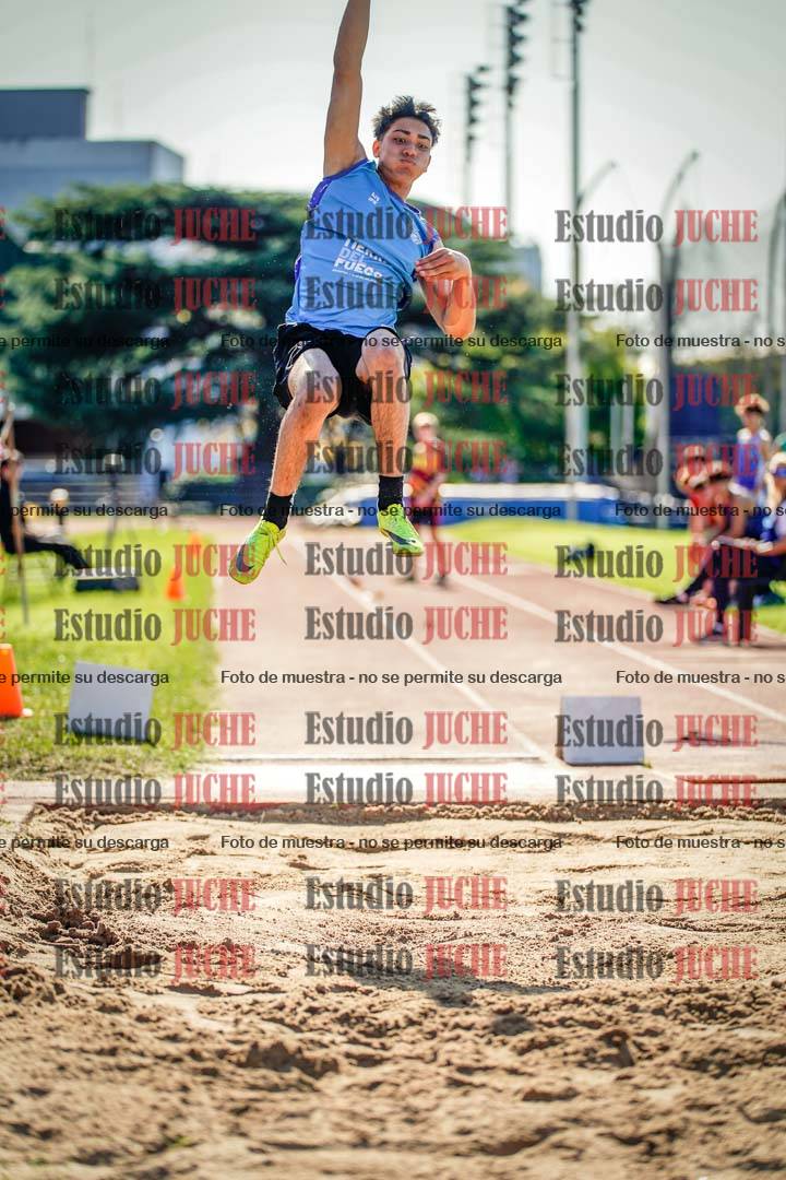 Fotos del salto en largo de varones
