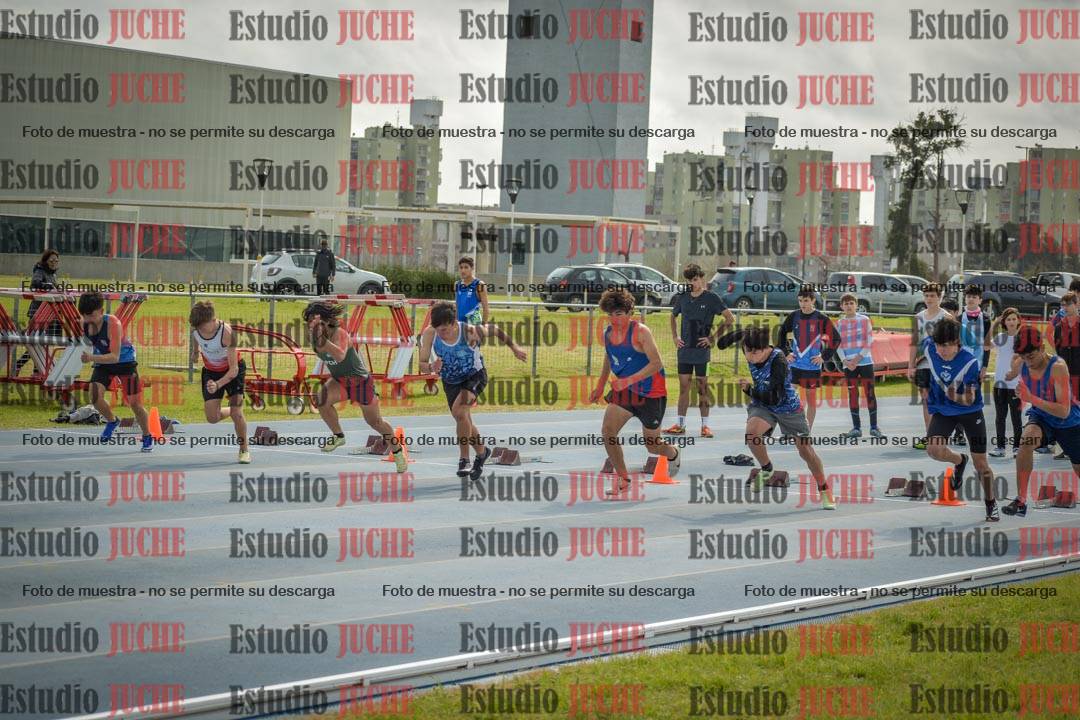 Fotos de los 80 m llanos de varones