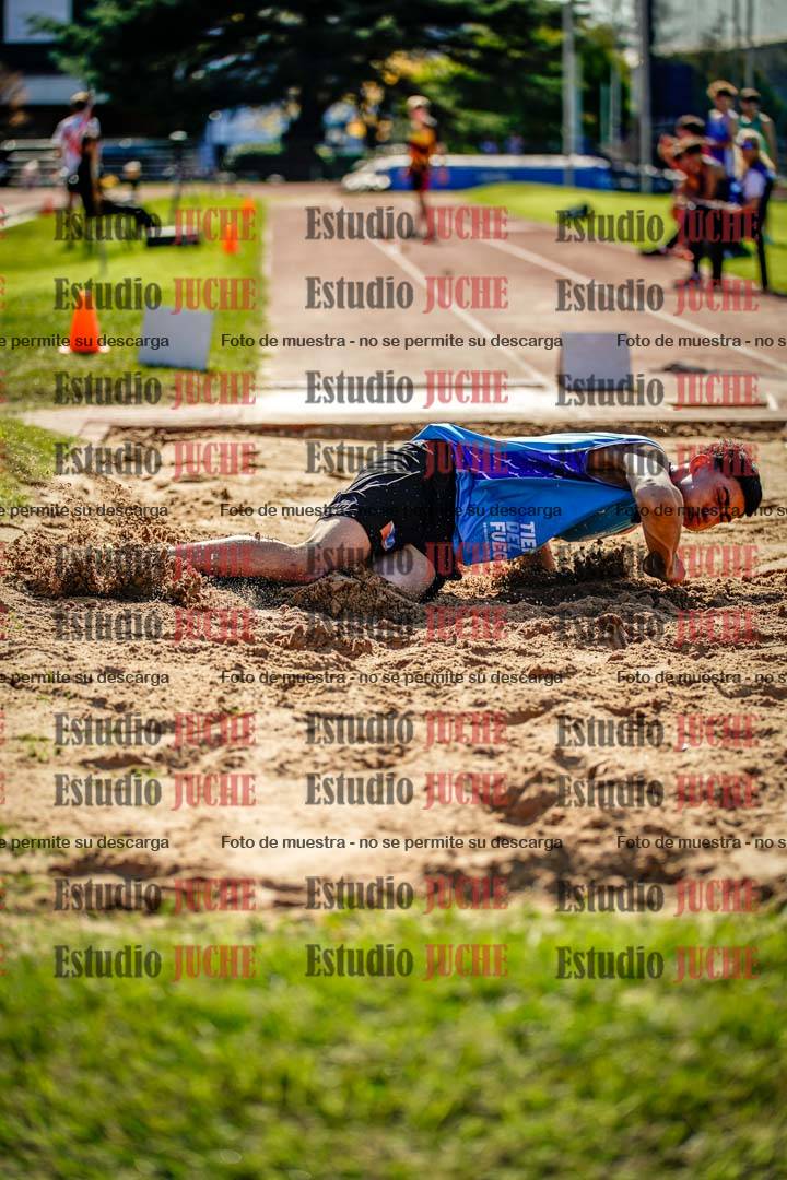 Fotos del salto en largo de varones