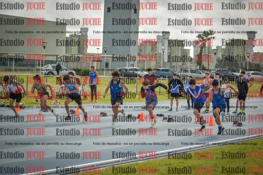 Fotos de los 80 m llanos de varones