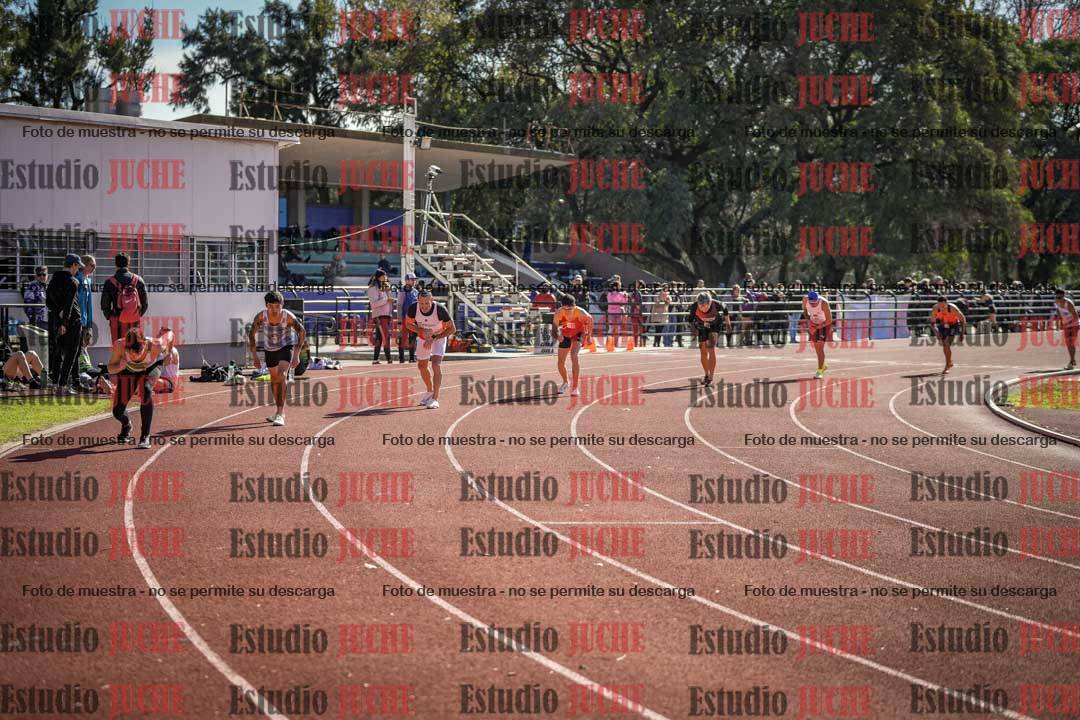 Fotos de los 800 m llanos de varones