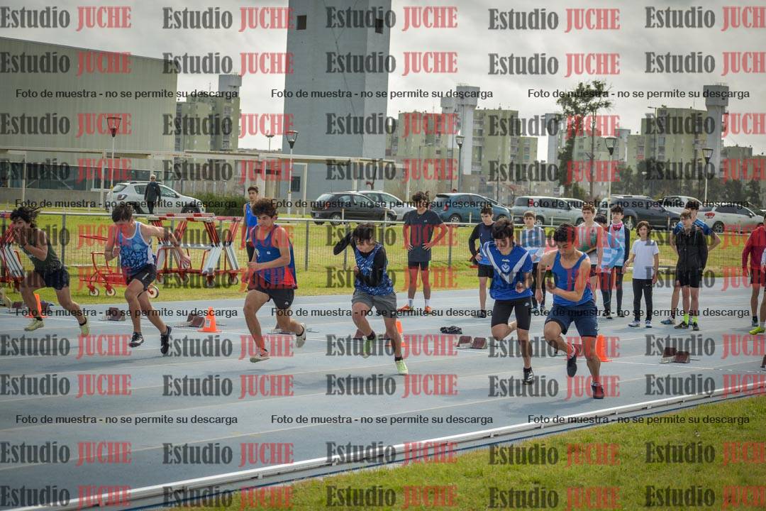 Fotos de los 80 m llanos de varones