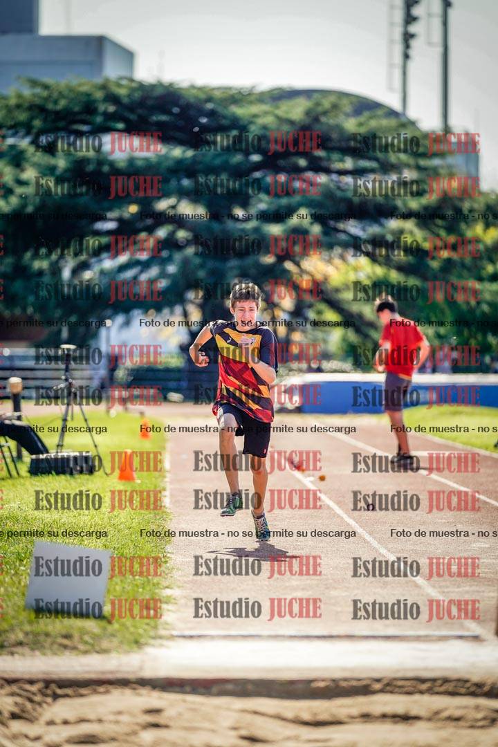 Fotos del salto en largo de varones