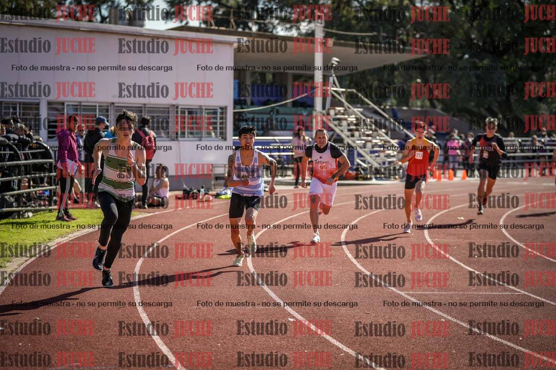 Fotos de los 800 m llanos de varones