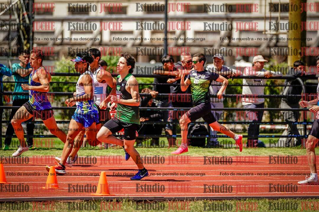 Fotos de los 800 m llanos de varones