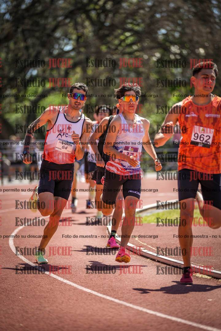 Fotos de los 800 m llanos de varones