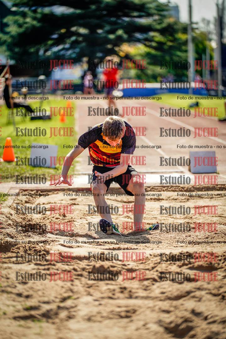 Fotos del salto en largo de varones