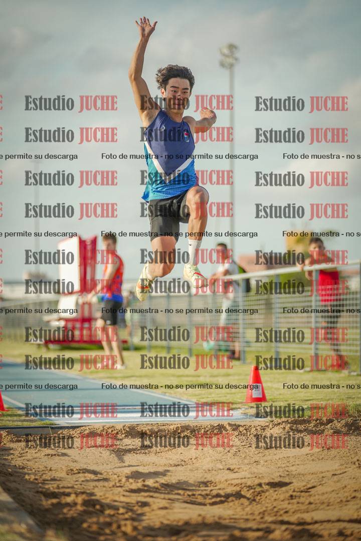Fotos del salto en largo de varones