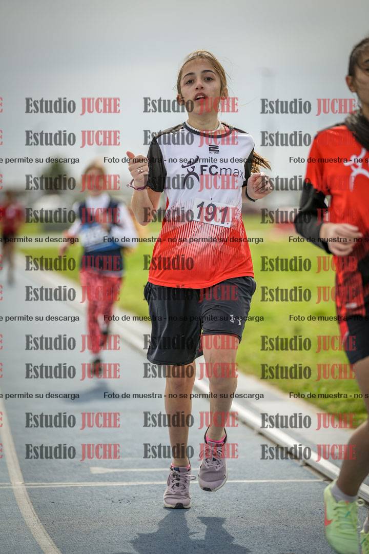 Fotos de los 800 m llanos de mujeres - U14