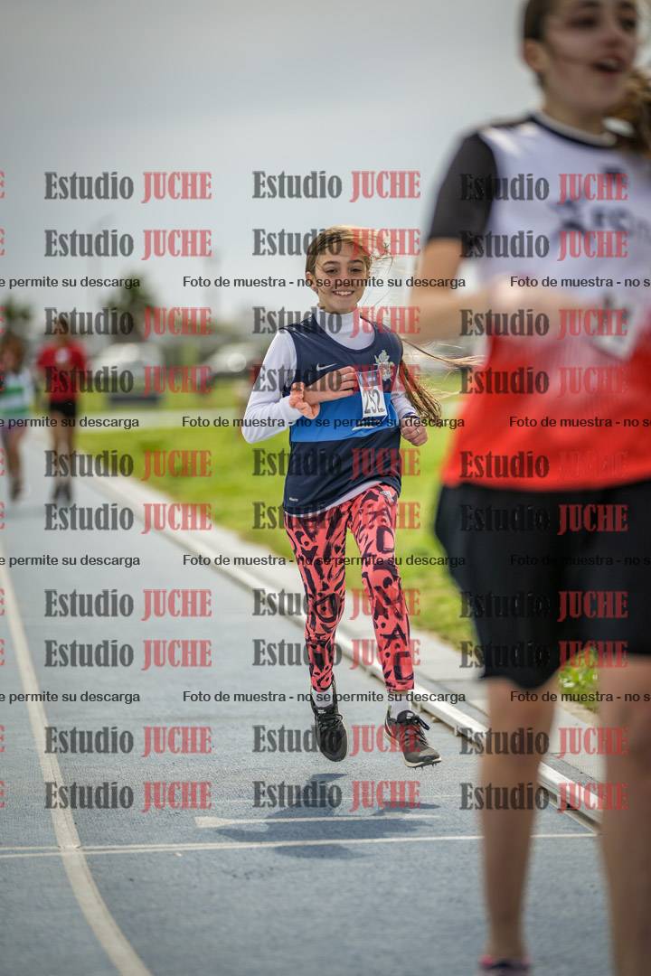 Fotos de los 800 m llanos de mujeres - U14