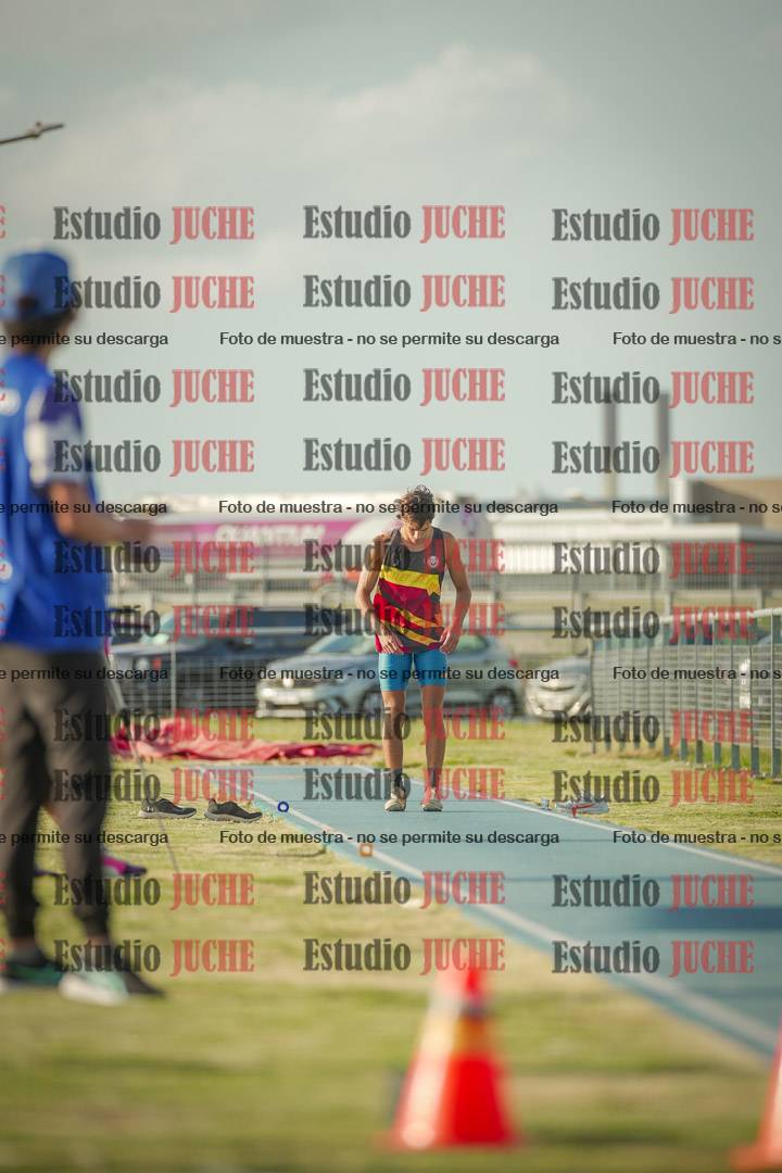 Fotos del salto en largo de varones