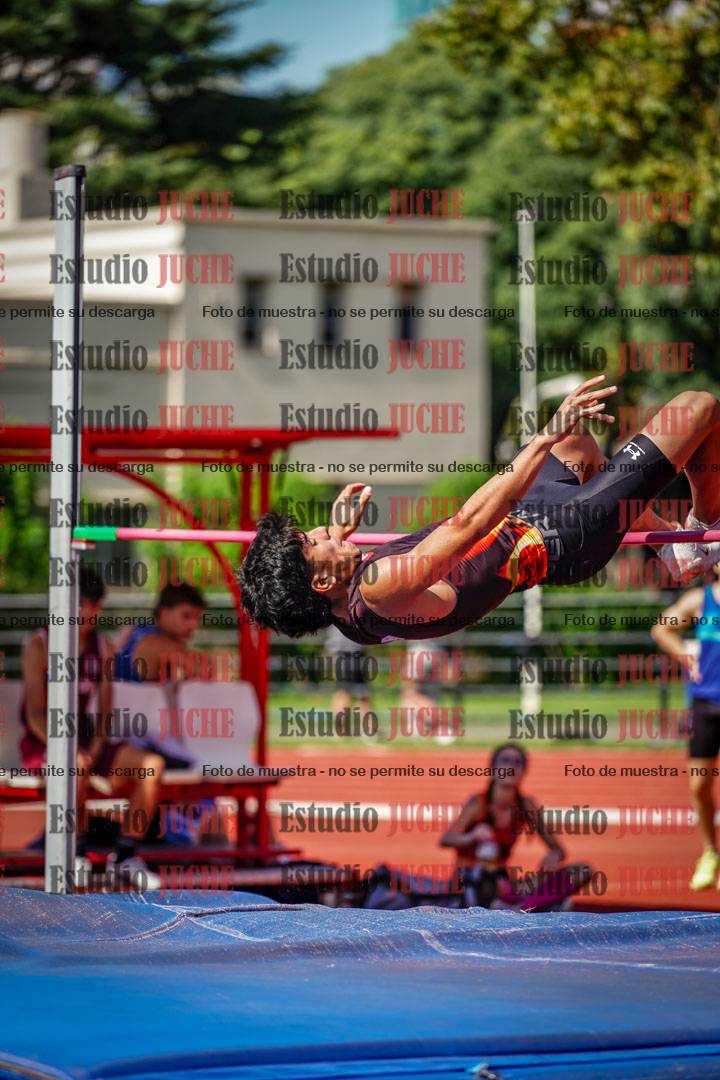 Fotos del salto en alto de mujeres y varones