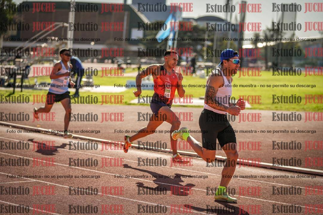 Fotos de los 800 m llanos de varones