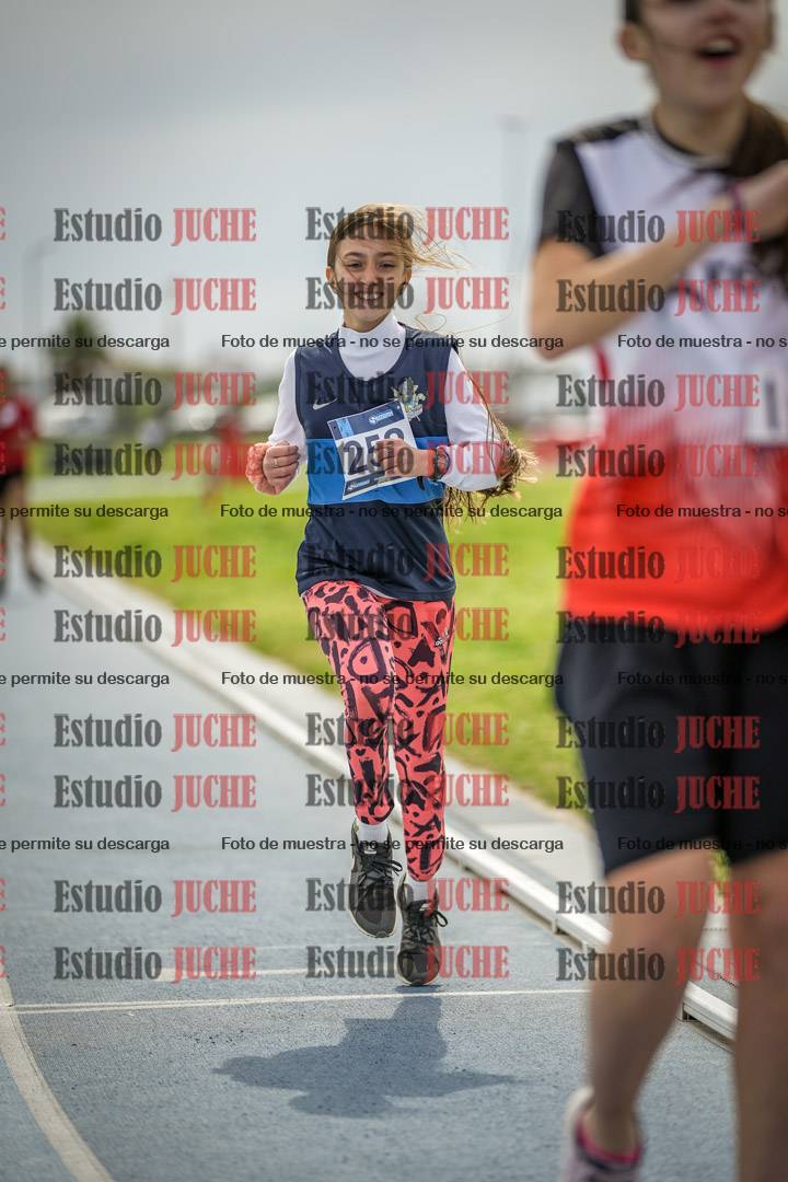 Fotos de los 800 m llanos de mujeres - U14