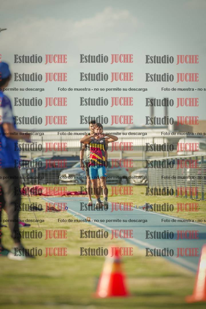 Fotos del salto en largo de varones
