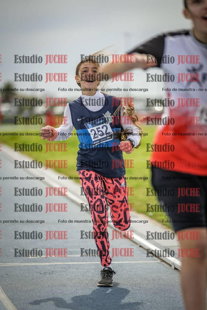 Fotos de los 800 m llanos de mujeres - U14