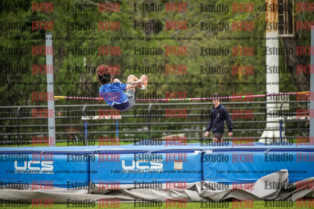 Fotos del salto en alto de mujeres y varones - todos los grupos