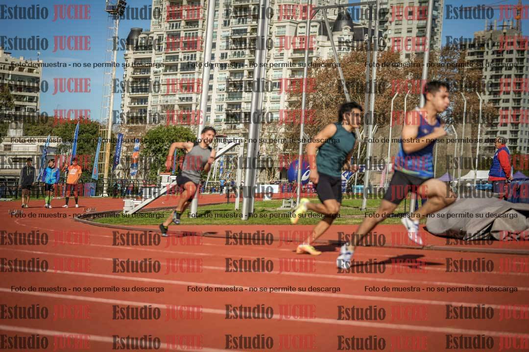 Fotos de los 200 m llanos de varones