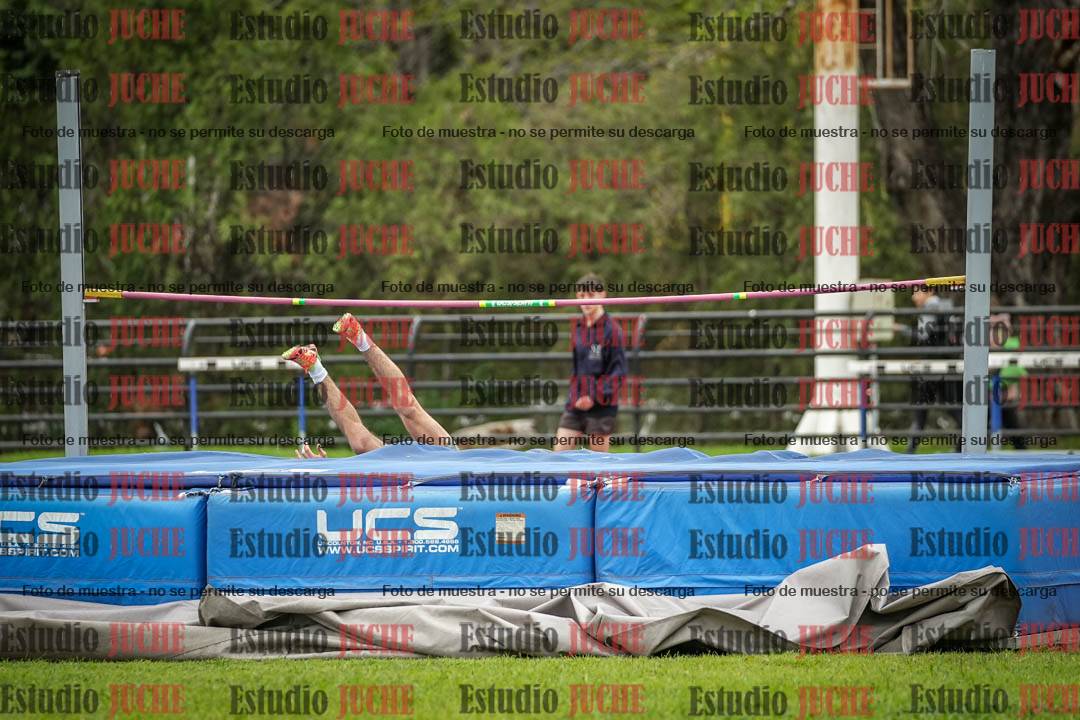 Fotos del salto en alto de mujeres y varones - todos los grupos