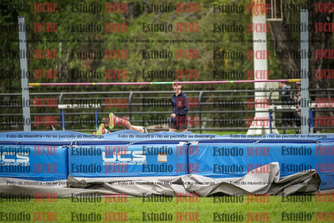 Fotos del salto en alto de mujeres y varones - todos los grupos
