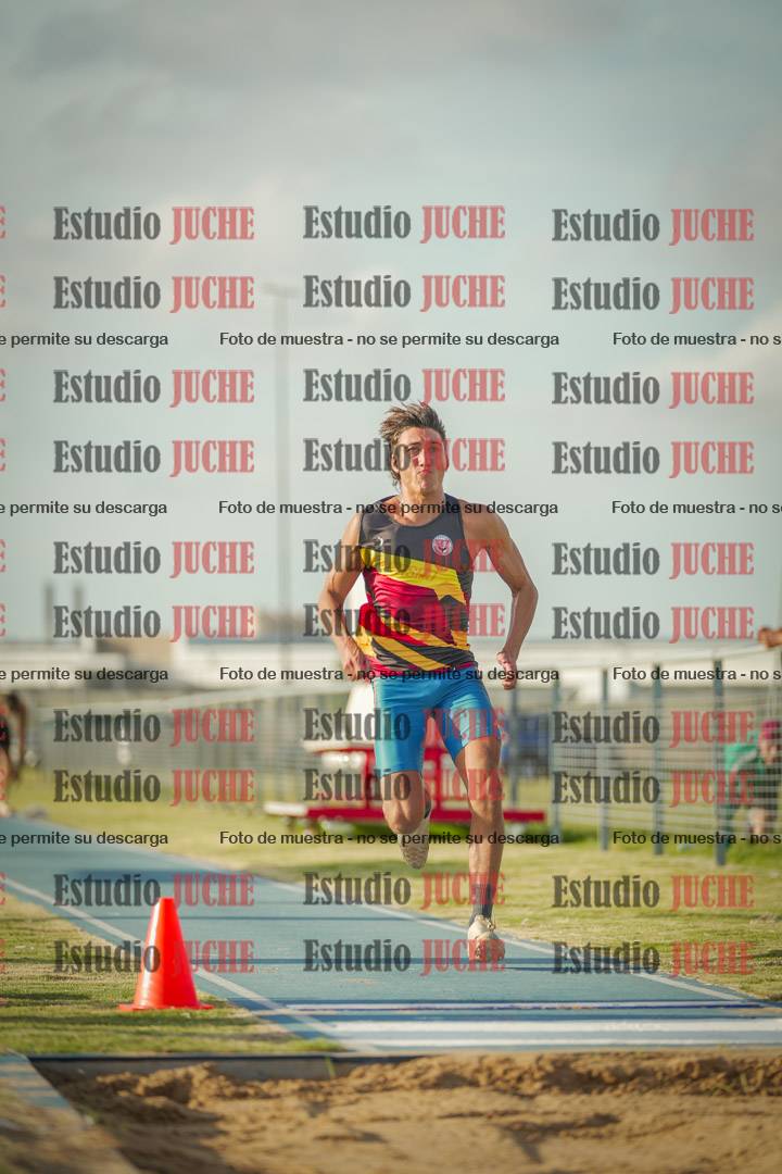 Fotos del salto en largo de varones