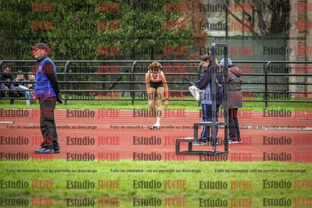 Fotos del salto en alto de mujeres y varones - todos los grupos