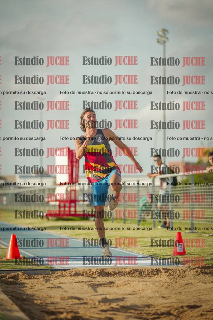Fotos del salto en largo de varones